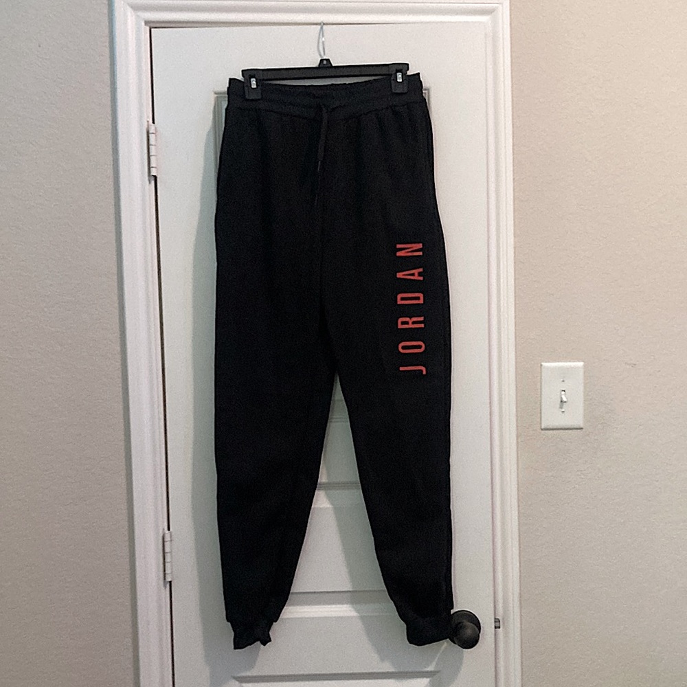 Air Jordan black sweatpants in a boys large